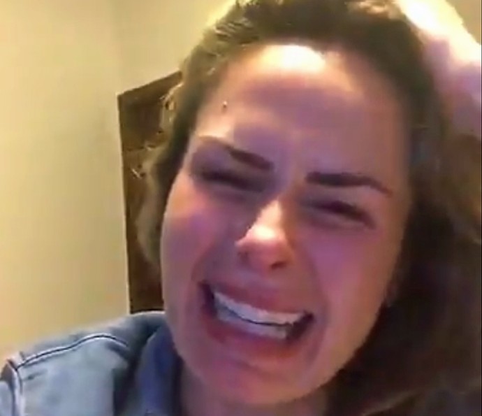 Ex-sister Ana paula posta vídeo muito emocionada (Foto: Reprodução)